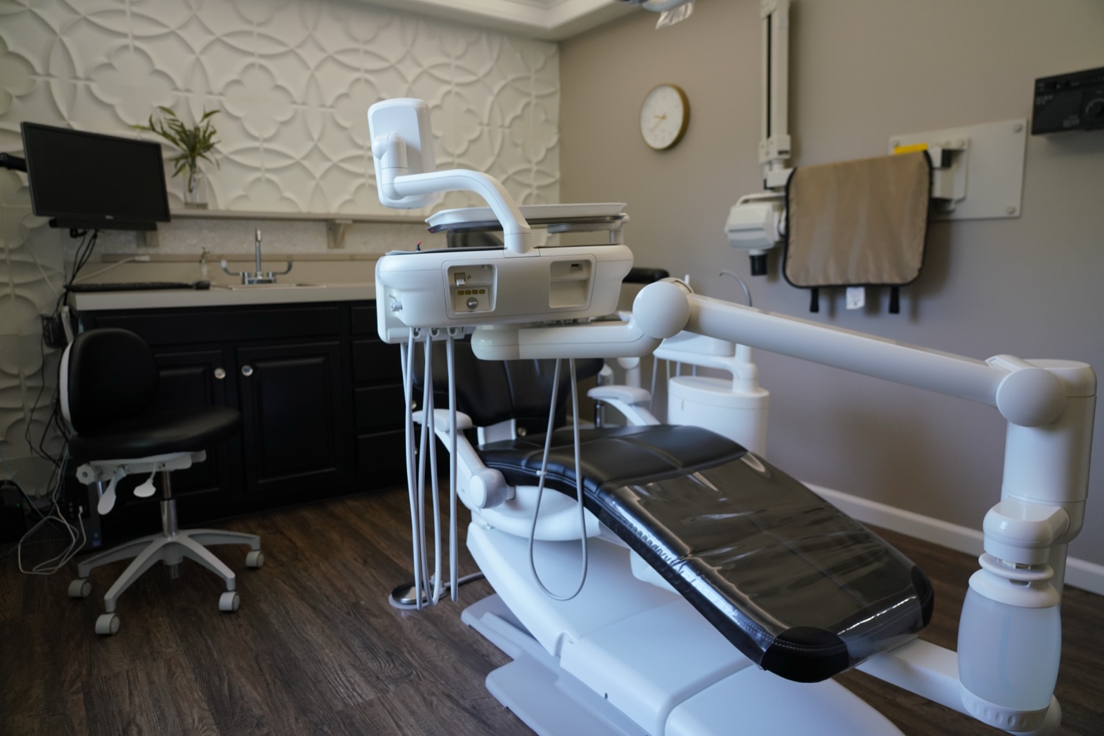 A bright, modern treatment room at Emily Stout DDS in Elkhart, Indiana